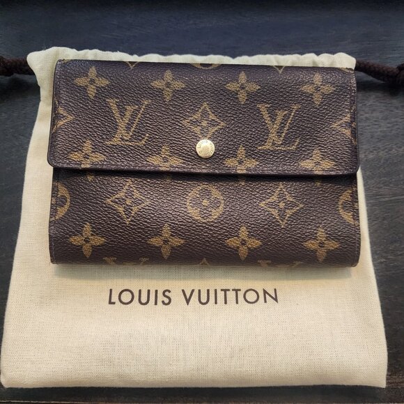 Louis Vuitton Wallet - Picture 1 of 8